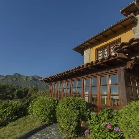 Playa De Guadamia Llames de Pría