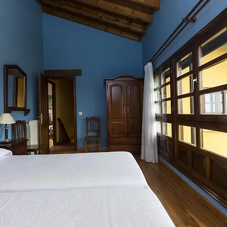 Playa De Guadamia Llames de Pría